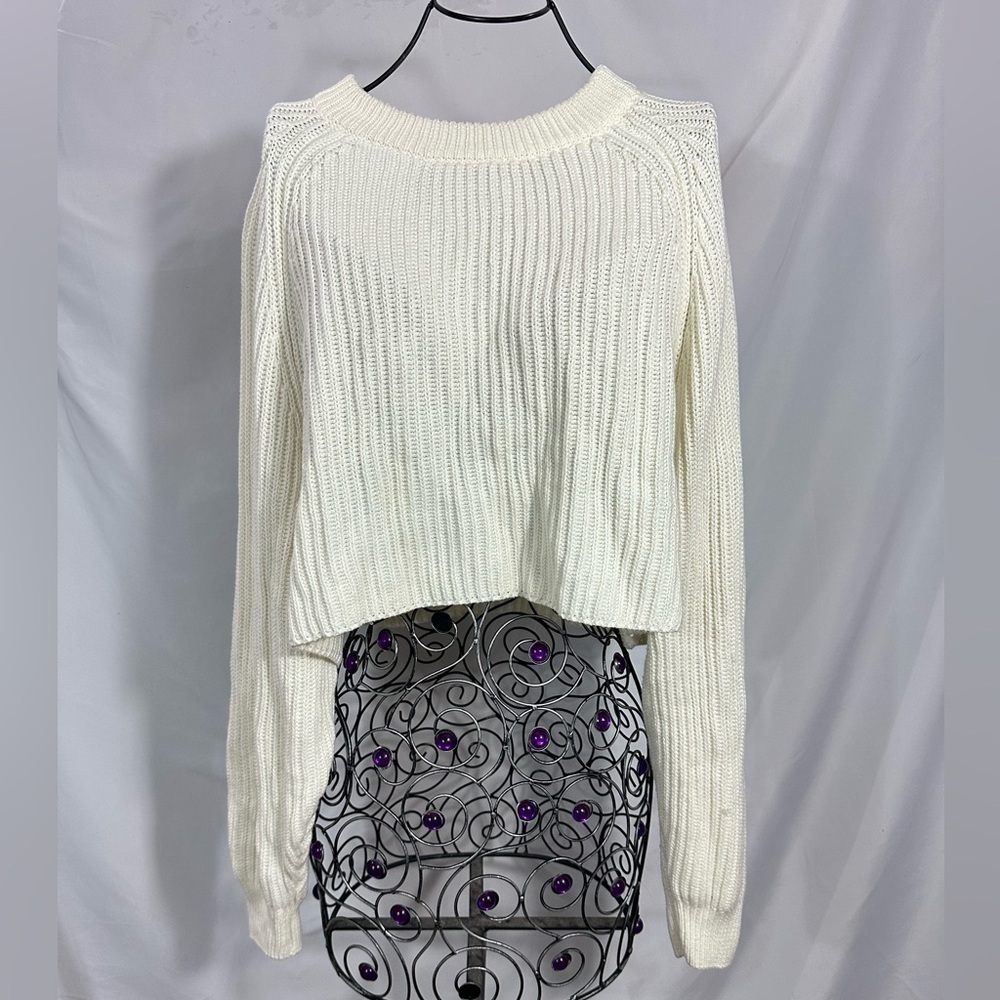 Button + Brim white cropped ribbed sweater size M/L